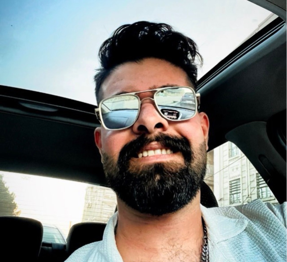 آقای آرمان منصوری معاونت خرید